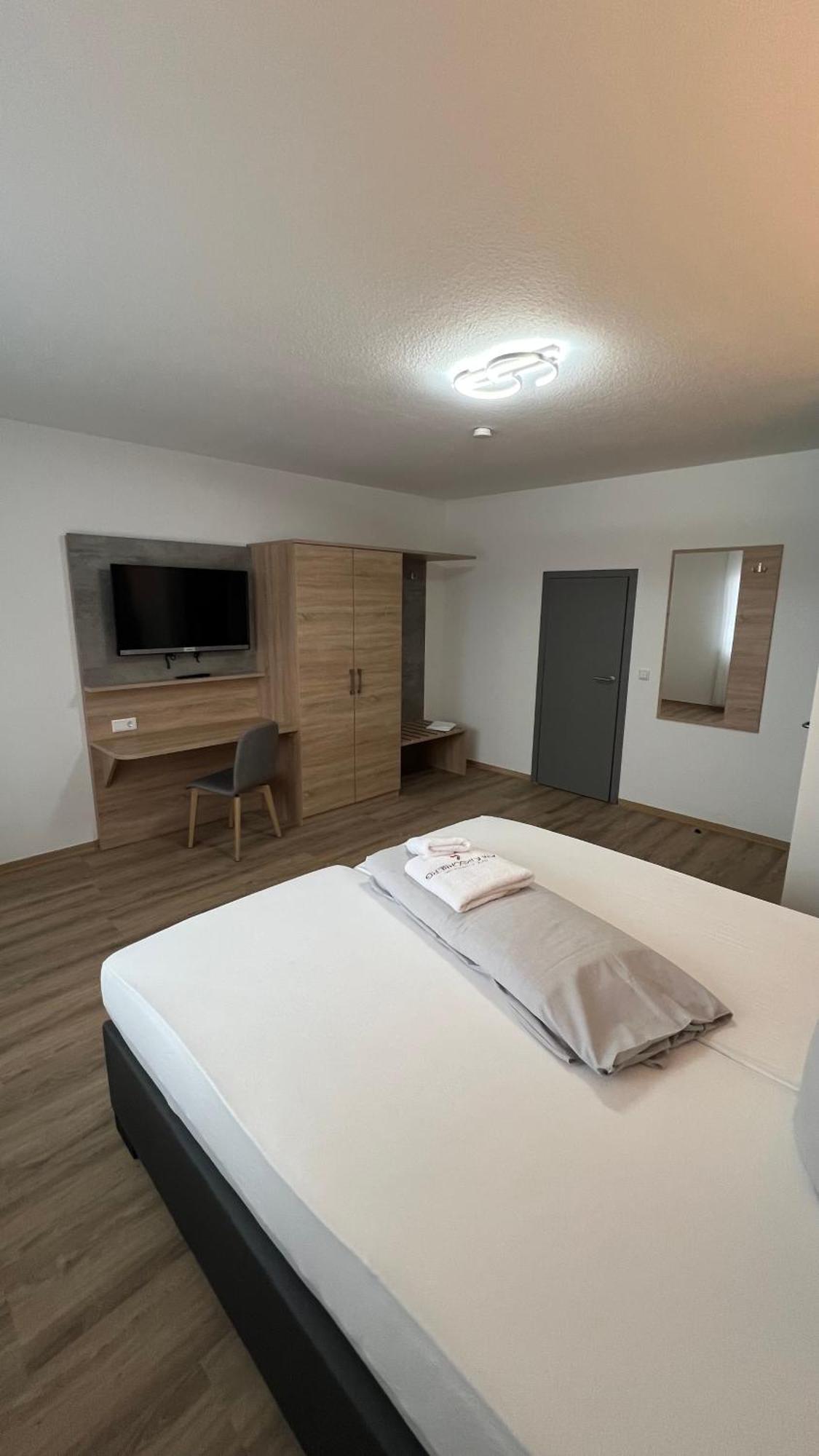 Hotel & Restaurant Am Kirschberg Alten Buseck Esterno foto