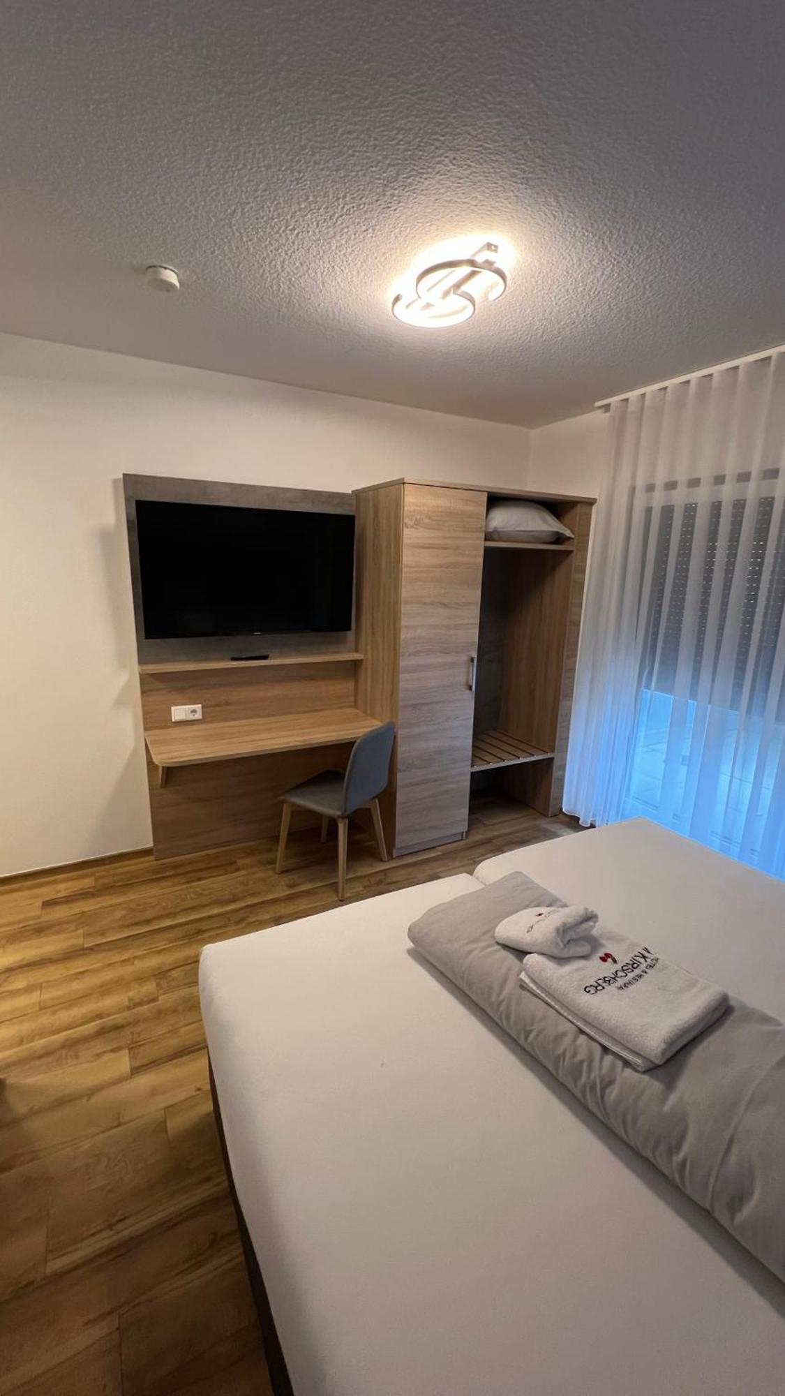 Hotel & Restaurant Am Kirschberg Alten Buseck Esterno foto