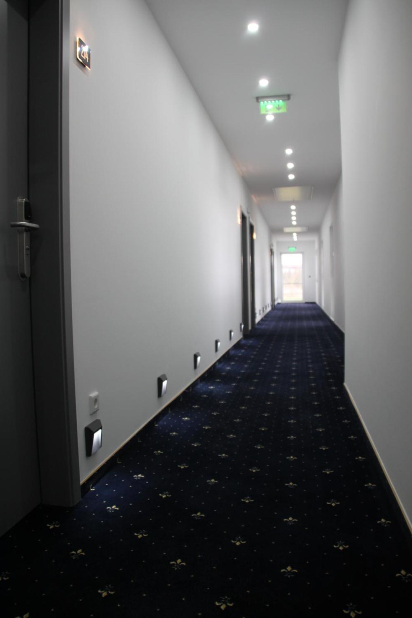 Hotel & Restaurant Am Kirschberg Alten Buseck Esterno foto
