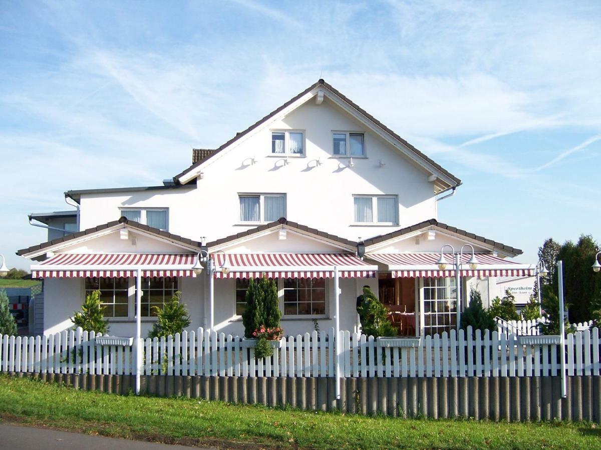 Hotel & Restaurant Am Kirschberg Alten Buseck Esterno foto